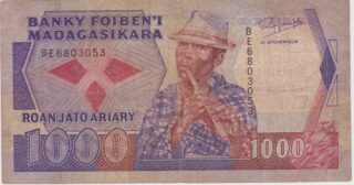 1993 - 200 Ariary - Musica e Fragranze Malgasce